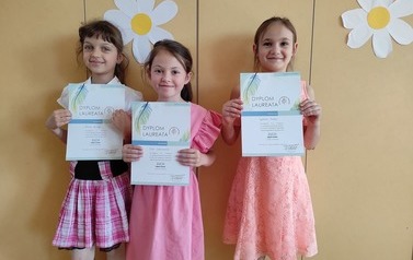 SUKCESY  UCZNI&Oacute;W Z KLAS I - III 8