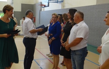 Zakończenie roku szkolnego 2021/2022 dla &oacute;smoklasist&oacute;w 9