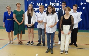 Zakończenie roku szkolnego 2021/2022 dla &oacute;smoklasist&oacute;w 51