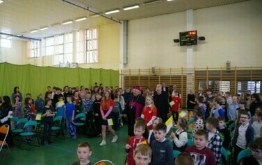 Spotkanie z Księdzem Biskupem Edwardem Białogłowskim w naszej szkole 5
