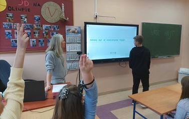 Uczniowie klasy 7b w  niezwykłej roli 3