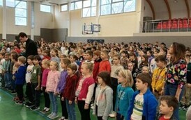 Dw&oacute;jka do hymnu! 6