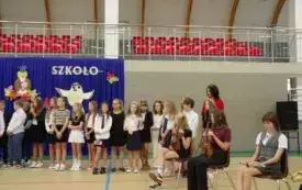 Galeria aktualności &bdquo;Żegnaj lato na rok&rdquo;- uroczystość rozpoczęcia nowego roku szkolnego dla klas IV-VIII 15