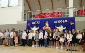 Galeria aktualności &bdquo;Żegnaj lato na rok&rdquo;- uroczystość rozpoczęcia nowego roku szkolnego dla klas IV-VIII 16