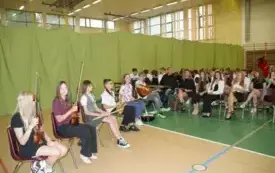 Galeria aktualności &bdquo;Żegnaj lato na rok&rdquo;- uroczystość rozpoczęcia nowego roku szkolnego dla klas IV-VIII 19