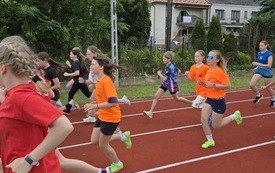 Galeria aktualności Kolejne sukcesy lekkoatlet&oacute;w z SP2 Jasło 3