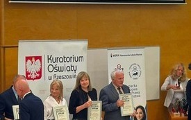 Galeria aktualności Uczniowie "Dw&oacute;jki" po raz kolejny w gronie najlepszych w wojew&oacute;dztwie! 1