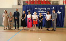 Galeria aktualności "Ruszajcie w świat i nie dajcie się nudzie!" - pożegnanie &Oacute;smoklasist&oacute;w 6