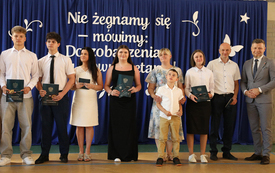 Galeria aktualności "Ruszajcie w świat i nie dajcie się nudzie!" - pożegnanie &Oacute;smoklasist&oacute;w 18