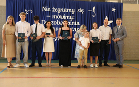 Galeria aktualności "Ruszajcie w świat i nie dajcie się nudzie!" - pożegnanie &Oacute;smoklasist&oacute;w 19