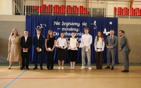 Galeria aktualności "Ruszajcie w świat i nie dajcie się nudzie!" - pożegnanie &Oacute;smoklasist&oacute;w 27