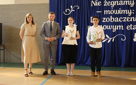 Galeria aktualności "Ruszajcie w świat i nie dajcie się nudzie!" - pożegnanie &Oacute;smoklasist&oacute;w 34