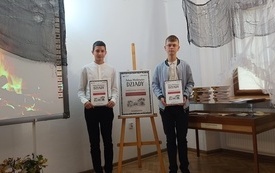 Galeria aktualności Romantyczny duch &bdquo;Dziad&oacute;w&rdquo; w dworku Konopnickiej- wyjątkowa XV edycja Narodowego Czytania &bdquo;Dziad&oacute;w&rdquo; w Żarnowcu 1