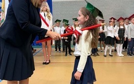Galeria aktualności Nasi Pierwszoklasiści już oficjalnie uczniami &bdquo;Dw&oacute;jki&rdquo;! 6