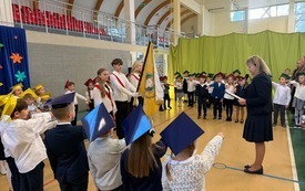 Galeria aktualności Nasi Pierwszoklasiści już oficjalnie uczniami &bdquo;Dw&oacute;jki&rdquo;! 7