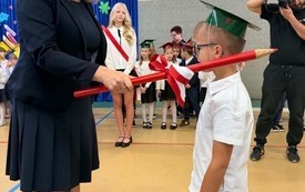 Galeria aktualności Nasi Pierwszoklasiści już oficjalnie uczniami &bdquo;Dw&oacute;jki&rdquo;! 10