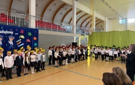 Galeria aktualności Nasi Pierwszoklasiści już oficjalnie uczniami &bdquo;Dw&oacute;jki&rdquo;! 12