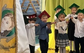 Galeria aktualności Nasi Pierwszoklasiści już oficjalnie uczniami &bdquo;Dw&oacute;jki&rdquo;! 14