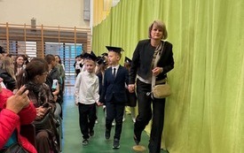 Galeria aktualności Nasi Pierwszoklasiści już oficjalnie uczniami &bdquo;Dw&oacute;jki&rdquo;! 24