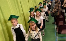Galeria aktualności Nasi Pierwszoklasiści już oficjalnie uczniami &bdquo;Dw&oacute;jki&rdquo;! 28