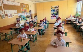 Galeria aktualności Nasi Pierwszoklasiści już oficjalnie uczniami &bdquo;Dw&oacute;jki&rdquo;! 29
