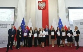 Galeria aktualności Pow&oacute;d do dumy i radości! Wyjątkowe wyr&oacute;żnienia dla naszych nauczycieli z okazji Dnia Edukacji Narodowej 6