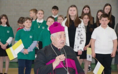 Zdjęcie do Spotkanie z Księdzem Biskupem Edwardem Białogłowskim w naszej szkole